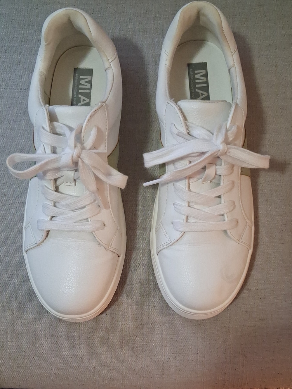 MIA White Low-Top Casual Sneakers